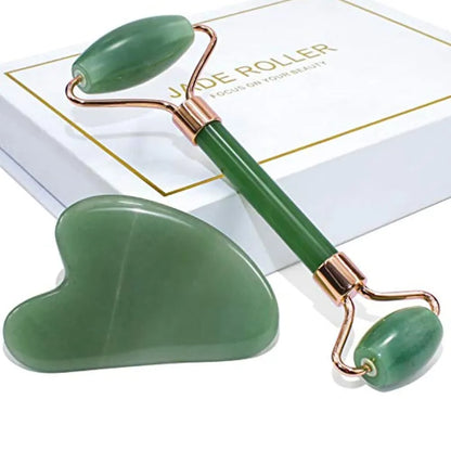 Fördere deine natürliche Schönheit mit diesem Jade-Roller-Set für eine entspannende und straffende Hautpflege.